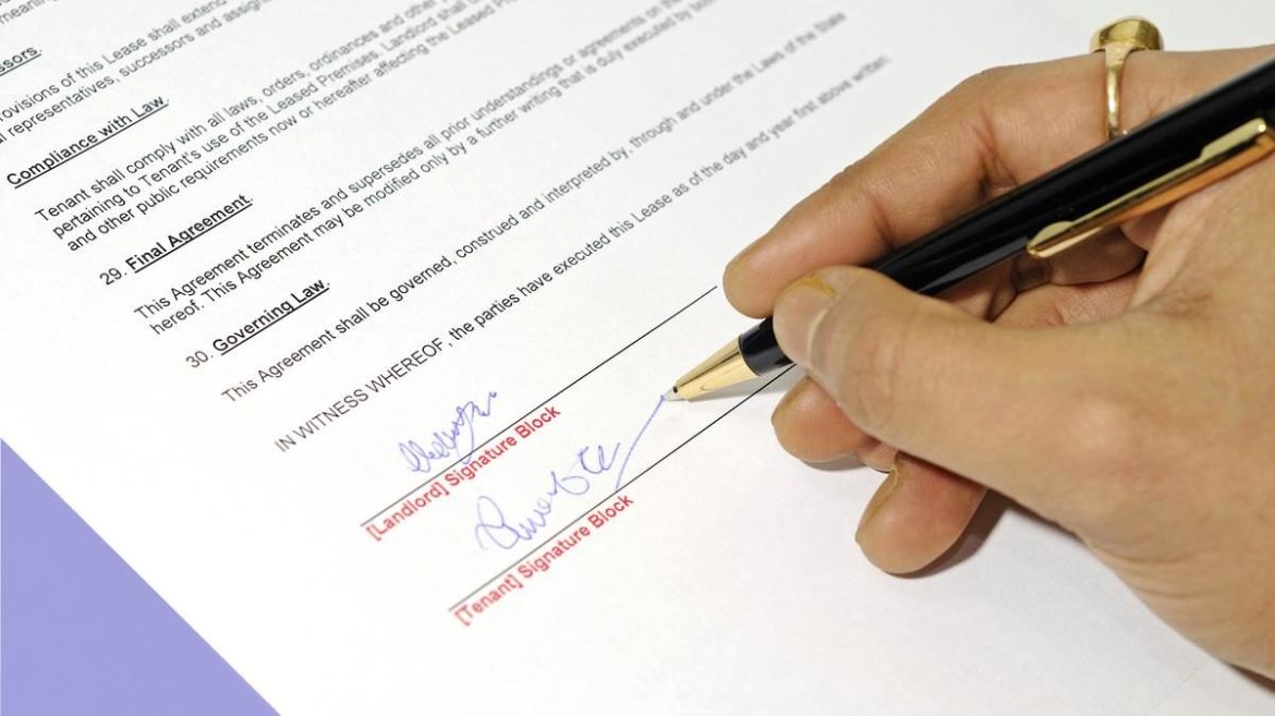 Lease-Signing